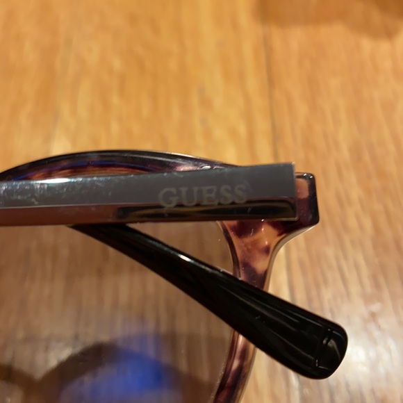 Guess Designer Sunglasses with Mirror Lenses 😎 - Picture 11 of 11